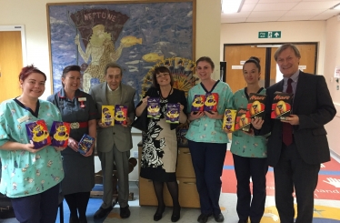 MP visits Children’s Ward and Fledglings for Easter